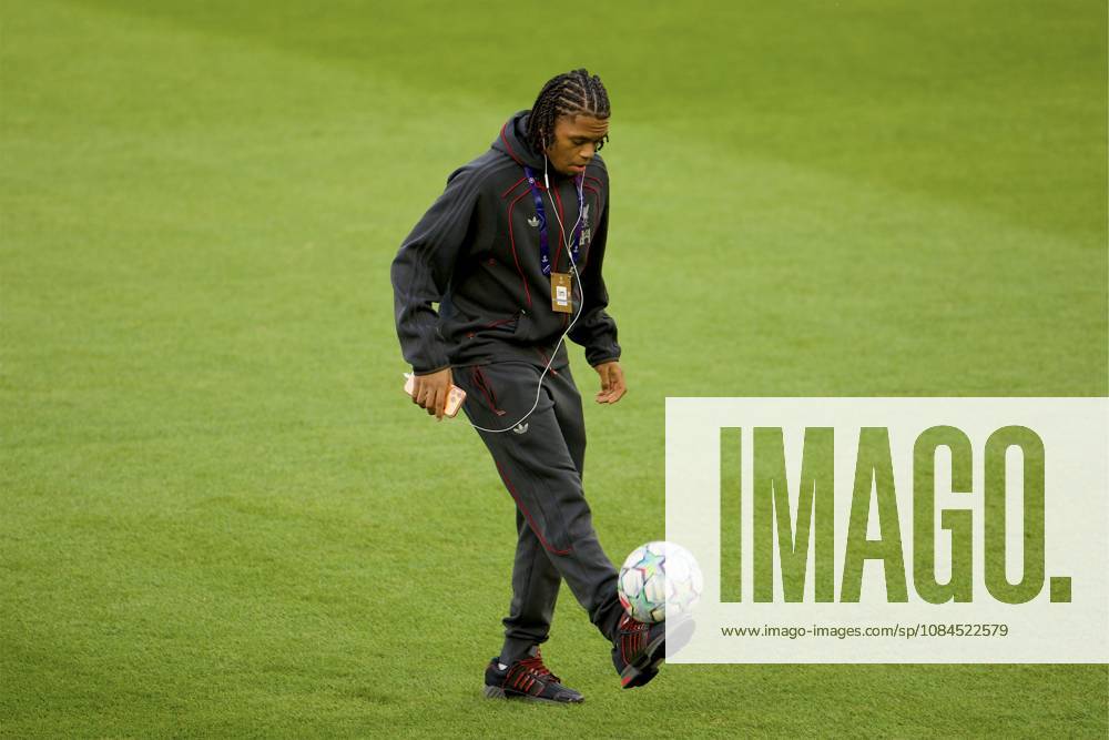 Football - UEFA Champions League - LASK v Liverpool FC LINZ, AUSTRIA - Wednesday, October 14, 2026: Liverpool s Rio Ngumoha on the pitch before the UEFA Champions League 2026 27 League Phase MD2 match between LASK and Liverpool FC at the Oberösterreich Arena. (Photo by David Rawcliffe Propaganda) LINZ Oberösterreich Arena UPPER AUSTRIA AUSTRIA