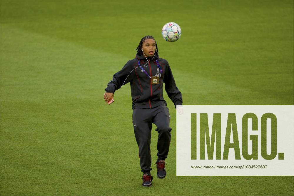 Football - UEFA Champions League - LASK v Liverpool FC LINZ, AUSTRIA - Wednesday, October 14, 2026: Liverpool s Rio Ngumoha on the pitch before the UEFA Champions League 2026 27 League Phase MD2 match between LASK and Liverpool FC at the Oberösterreich Arena. (Photo by David Rawcliffe Propaganda) LINZ Oberösterreich Arena UPPER AUSTRIA AUSTRIA