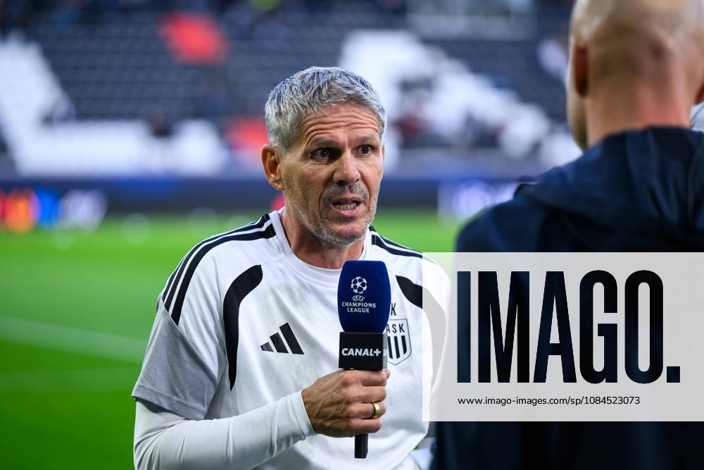 SOCCER - UEFA CL, LASK vs Liverpool LINZ,AUSTRIA,14.OCT.26 - SOCCER - UEFA Champions League, Linzer ASK vs Liverpool FC. Image shows head coach Dietmar Kuehbauer (LASK) during an interview. GEPAxpictures xChristianxMoser