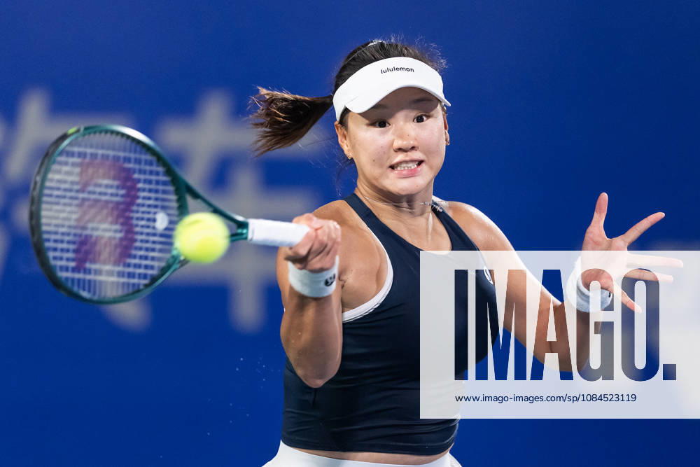 Hanyu Guo of China plays against Katie Volynets of USA ( not in view) during the Wuhan Open final match at the Optics Valley International Tennis Center. Hanyu Guo defeated Katie Volynets with a score of 6-4, 4-6, 7-6. Wuhan China - ZUMAs197 20261014_aaa_s197_094