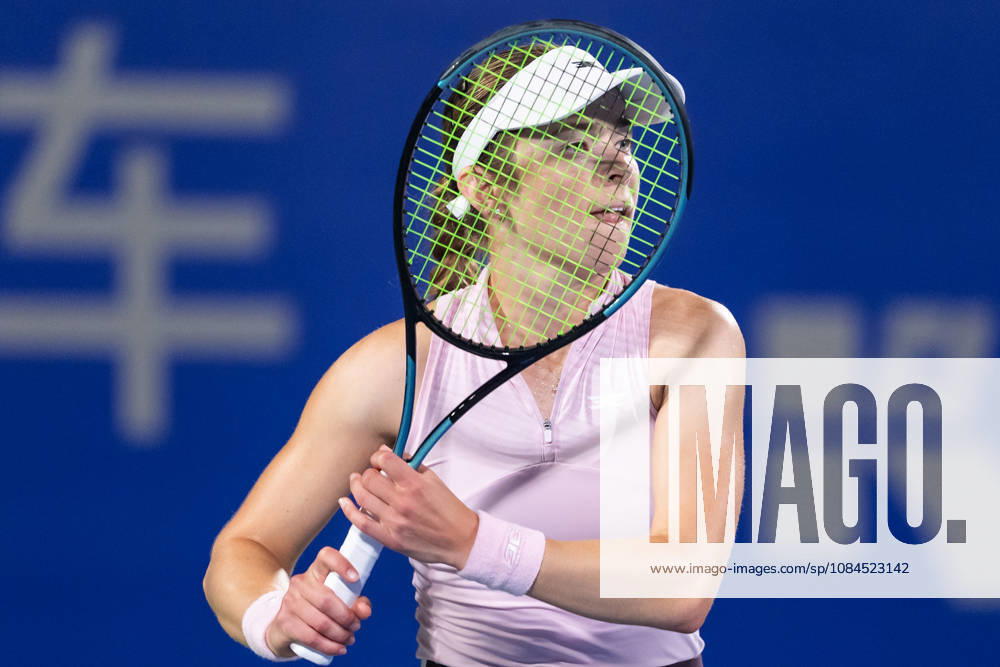 Katie Volynets of USA plays against Hanyu Guo of China ( not in view) during the Wuhan Open final match at the Optics Valley International Tennis Center. Hanyu Guo defeated Katie Volynets with a score of 6-4, 4-6, 7-6. Wuhan China - ZUMAs197 20261014_aaa_s197_101