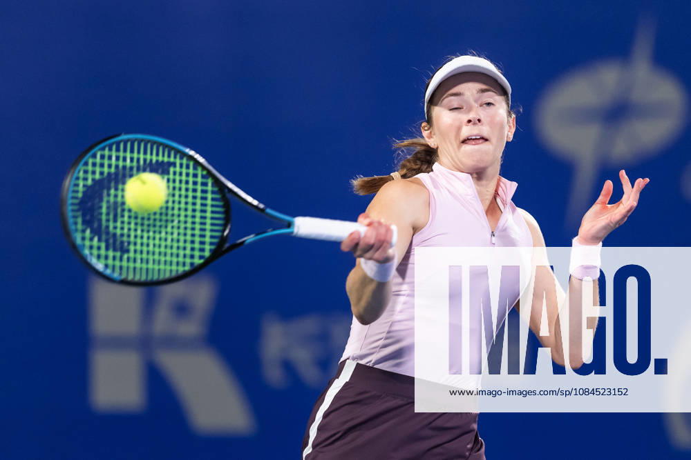Katie Volynets of USA plays against Hanyu Guo of China ( not in view) during the Wuhan Open final match at the Optics Valley International Tennis Center. Hanyu Guo defeated Katie Volynets with a score of 6-4, 4-6, 7-6. Wuhan China - ZUMAs197 20261014_aaa_s197_114