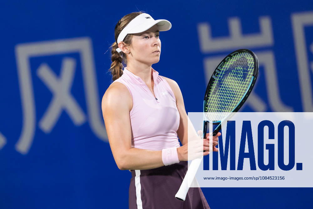 Katie Volynets of USA plays against Hanyu Guo of China ( not in view) during the Wuhan Open final match at the Optics Valley International Tennis Center. Hanyu Guo defeated Katie Volynets with a score of 6-4, 4-6, 7-6. 2026 WTA, Tennis Damen Wuhan Open: Hanyu Guo Vs Katie Volynets In Wuhan, China - 14 Oct 2026 - ZUMAs197 20261014_aaa_s197_112