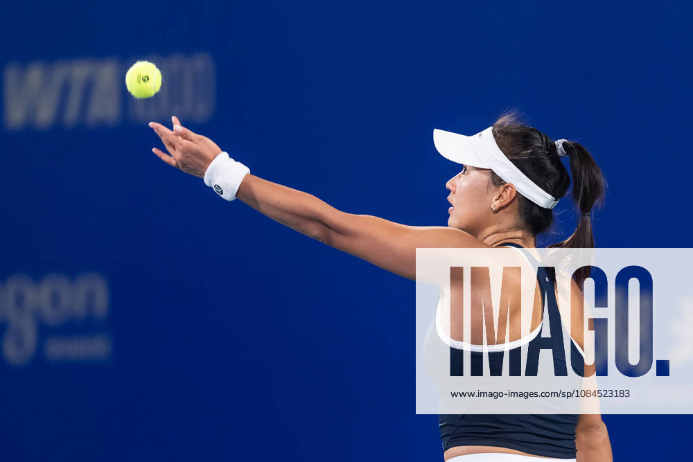 Hanyu Guo of China plays against Katie Volynets of USA ( not in view) during the Wuhan Open final match at the Optics Valley International Tennis Center. Hanyu Guo defeated Katie Volynets with a score of 6-4, 4-6, 7-6. Wuhan China - ZUMAs197 20261014_aaa_s197_108