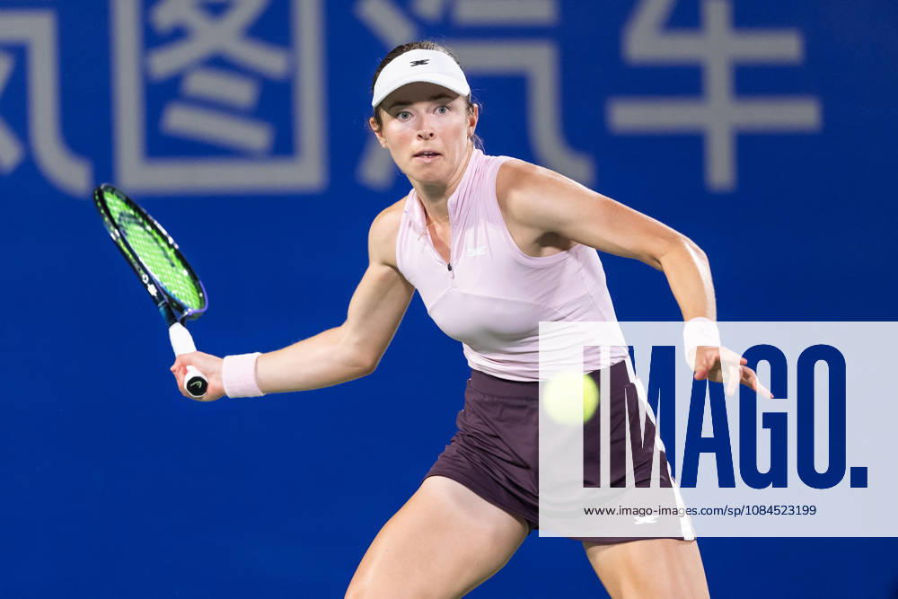 Katie Volynets of USA plays against Hanyu Guo of China ( not in view) during the Wuhan Open final match at the Optics Valley International Tennis Center. Hanyu Guo defeated Katie Volynets with a score of 6-4, 4-6, 7-6. Wuhan China - ZUMAs197 20261014_aaa_s197_116