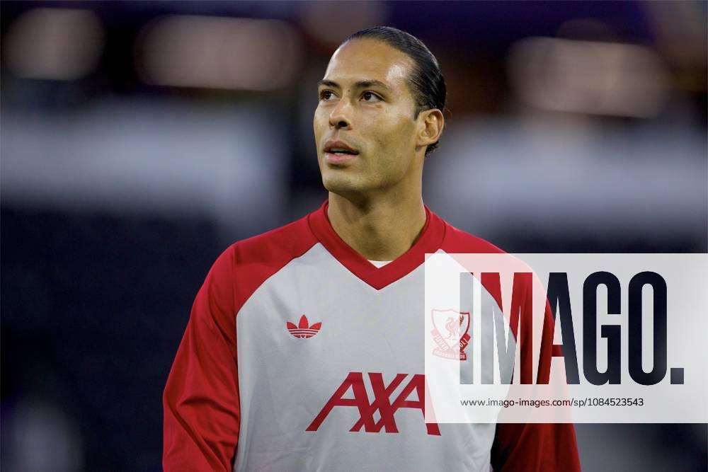 Football - UEFA Champions League - LASK v Liverpool FC LINZ, AUSTRIA - Wednesday, October 14, 2026: Liverpool substitute captain Virgil van Dijk during the pre-match warm-up before the UEFA Champions League 2026 27 League Phase MD2 match between LASK and Liverpool FC at the Oberösterreich Arena. (Photo by David Rawcliffe Propaganda) LINZ Oberösterreich Arena UPPER AUSTRIA AUSTRIA