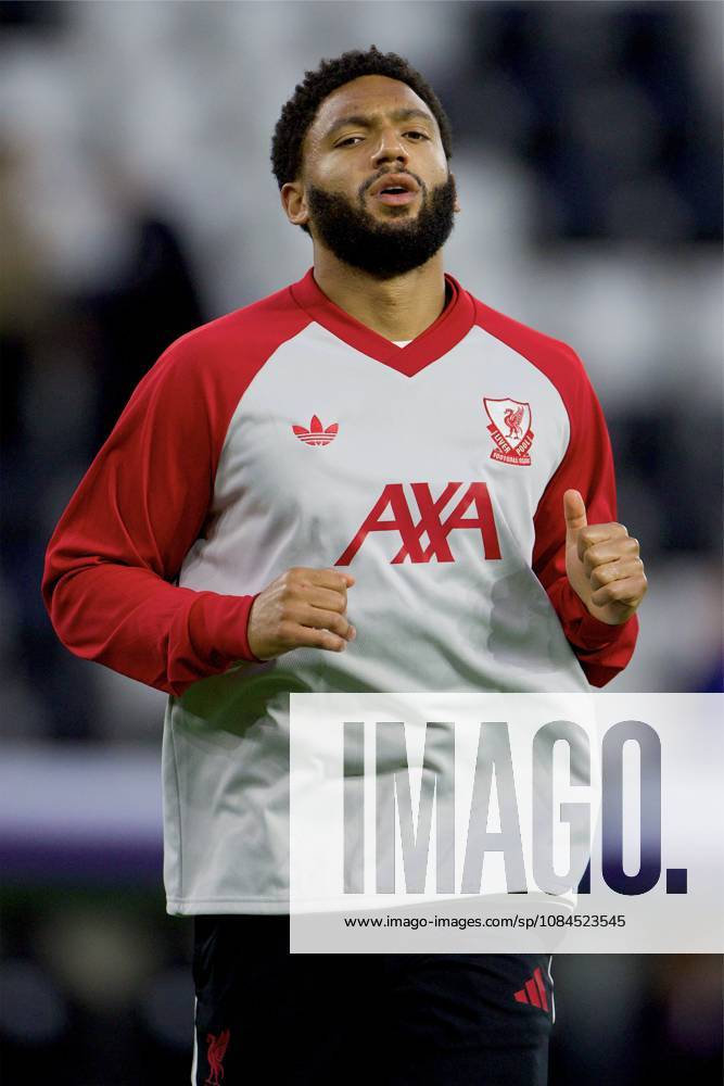 Football - UEFA Champions League - LASK v Liverpool FC LINZ, AUSTRIA - Wednesday, October 14, 2026: Liverpool substitute Joe Gomez during the pre-match warm-up before the UEFA Champions League 2026 27 League Phase MD2 match between LASK and Liverpool FC at the Oberösterreich Arena. (Photo by David Rawcliffe Propaganda) LINZ Oberösterreich Arena UPPER AUSTRIA AUSTRIA
