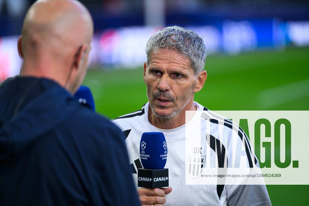 SOCCER - UEFA CL, LASK vs Liverpool LINZ,AUSTRIA,14.OCT.26 - SOCCER - UEFA Champions League, Linzer ASK vs Liverpool FC. Image shows head coach Dietmar Kuehbauer (LASK) during an interview. GEPAxpictures xChristianxMoser