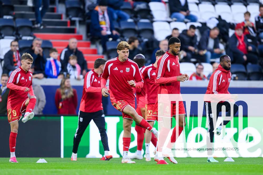 SOCCER - UEFA CL, LASK vs Liverpool LINZ,AUSTRIA,14.OCT.26 - SOCCER - UEFA Champions League, Linzer ASK vs Liverpool FC. Image shows Joao Tornich (LASK) during warm-up. GEPAxpictures xChristianxMoser