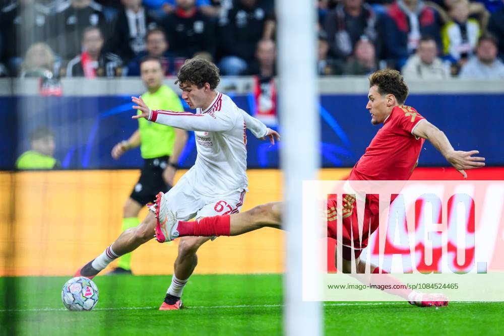 SOCCER - UEFA CL, LASK vs Liverpool LINZ,AUSTRIA,14.OCT.26 - SOCCER - UEFA Champions League, Linzer ASK vs Liverpool FC. Image shows Lewis Koumas (Liverpool) and Joao Tornich (LASK). GEPAxpictures xChristianxMoser
