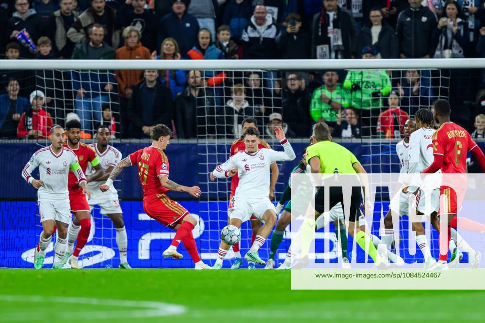 SOCCER - UEFA CL, LASK vs Liverpool LINZ,AUSTRIA,14.OCT.26 - SOCCER - UEFA Champions League, Linzer ASK vs Liverpool FC. Image shows players of both teams. GEPAxpictures xChristianxMoser