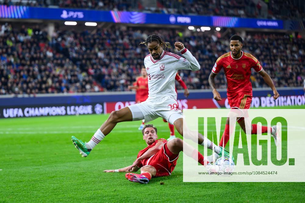 SOCCER - UEFA CL, LASK vs Liverpool LINZ,AUSTRIA,14.OCT.26 - SOCCER - UEFA Champions League, Linzer ASK vs Liverpool FC. Image shows Bradley Barcola (Liverpool) and Kasper Joergensen (LASK). GEPAxpictures xChristianxMoser