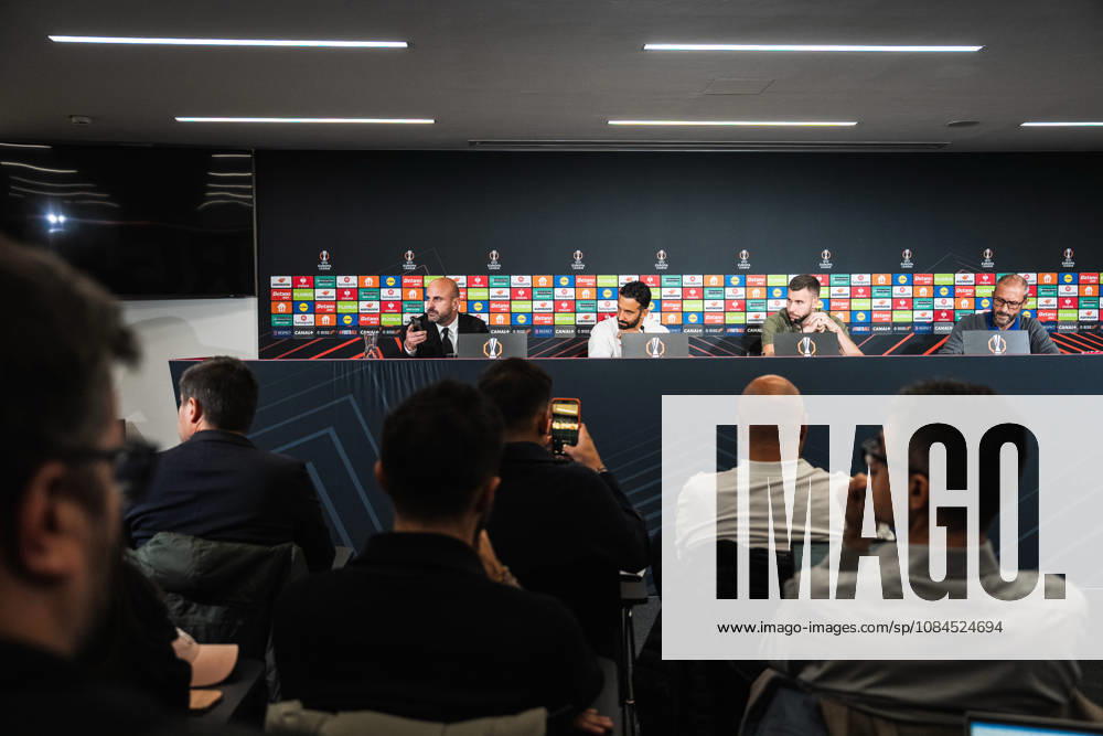 SOCCER - UEFA EL, RBS vs Milan SALZBURG,AUSTRIA,14.OCT.26 - SOCCER - UEFA Europa League, Red Bull Salzburg vs AC Milan, preview, press conference, PK, Pressekonferenz Milan. Image shows head coach Ruben Amorin and Strahinja Pavlovic (Milan). GEPAxpictures Arellano