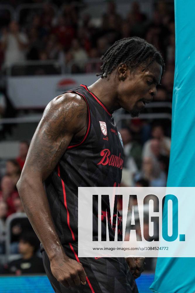 Bamberg, Deutschland 14. Oktober 2026: Basketball Champions League - 2026 2027 - Gruppenphase - Gruppe D - 2. Spieltag - Bamberg Baskets gegen UCAM Murcia Im Bild: Trevon Scott (Bamberg) gestikuliert mit Jubel und Schreit Brose Arena Bayern