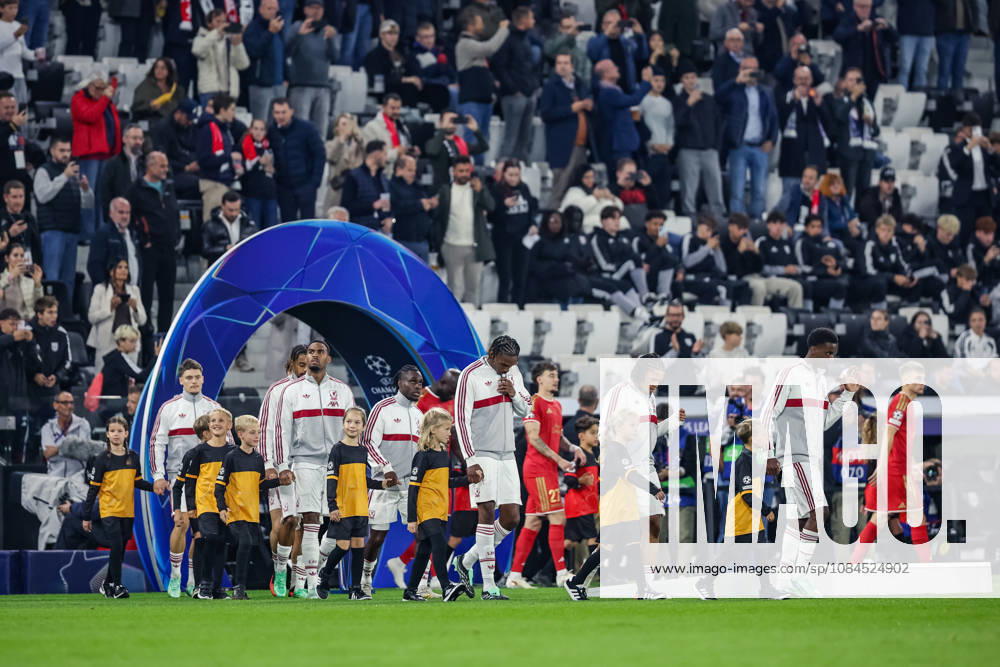 SOCCER - UEFA CL, LASK vs Liverpool LINZ,AUSTRIA,14.OCT.26 - SOCCER - UEFA Champions League, Linzer ASK vs Liverpool FC. Image shows the team of Liverpool. GEPAxpictures xManuelxBinder
