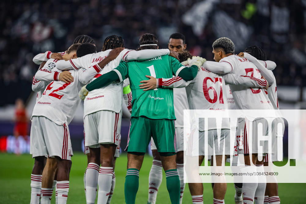 SOCCER - UEFA CL, LASK vs Liverpool LINZ,AUSTRIA,14.OCT.26 - SOCCER - UEFA Champions League, Linzer ASK vs Liverpool FC. Image shows the team of Liverpool. GEPAxpictures xManuelxBinder