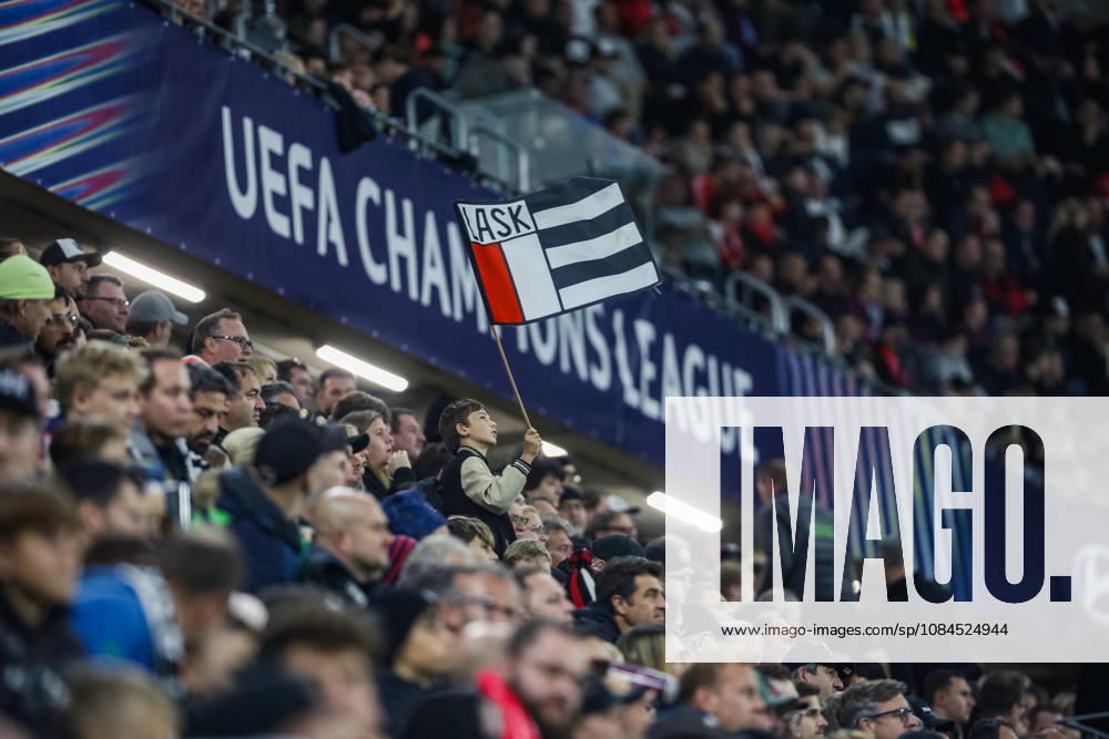 SOCCER - UEFA CL, LASK vs Liverpool LINZ,AUSTRIA,14.OCT.26 - SOCCER - UEFA Champions League, Linzer ASK vs Liverpool FC. Image shows a feature with a Fan wave a LASK flag. GEPAxpictures xManuelxBinder