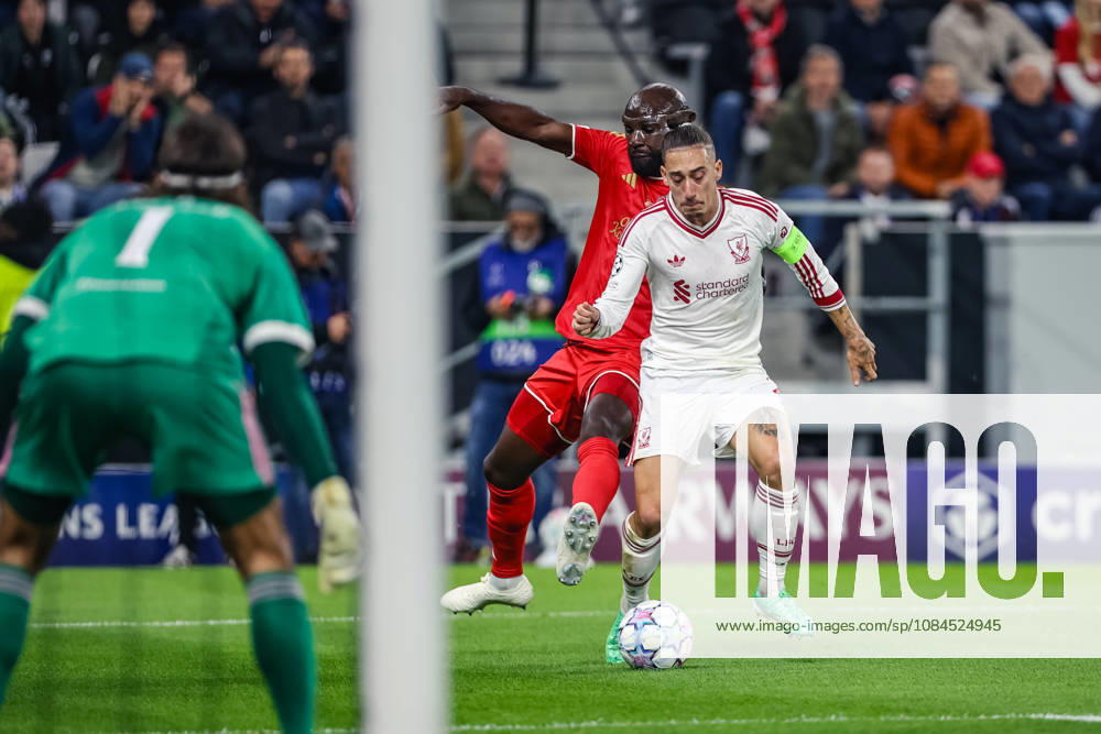 SOCCER - UEFA CL, LASK vs Liverpool LINZ,AUSTRIA,14.OCT.26 - SOCCER - UEFA Champions League, Linzer ASK vs Liverpool FC. Image shows Samuel Adeniran (LASK) and Kostas Tsimikas (Liverpool). GEPAxpictures xManuelxBinder