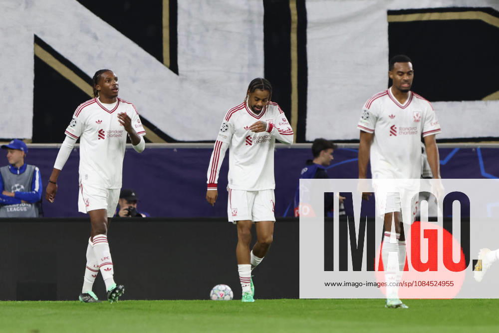 team Liverpool celebrates the goal to 0:2 during the UEFA Champions League league phase matchday 2 match between LASK and Liverpool at Oberoesterreich Arena on October 14, 2026 in Linz, Austria. (Photo by Severin Aichbauer Sports Press Photo SPP)