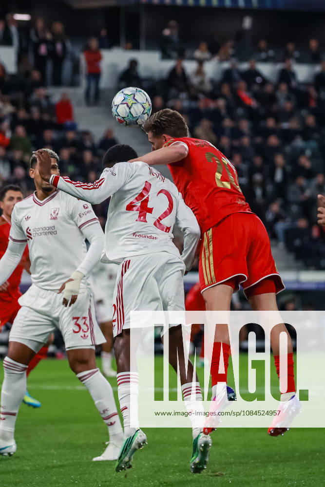 SOCCER - UEFA CL, LASK vs Liverpool LINZ,AUSTRIA,14.OCT.26 - SOCCER - UEFA Champions League, Linzer ASK vs Liverpool FC. Image shows Trey Nyoni (Liverpool) and Kasper Jorgensen (LASK). GEPAxpictures xManuelxBinder