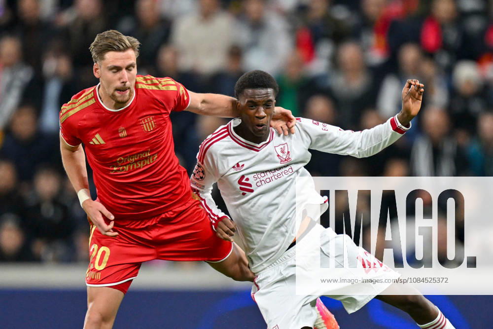 SOCCER - UEFA CL, LASK vs Liverpool LINZ,AUSTRIA,14.OCT.26 - SOCCER - UEFA Champions League, Linzer ASK vs Liverpool FC. Image shows Kasper Joergensen (LASK) and Trey Nyoni (Liverpool). GEPAxpictures Retkoceri