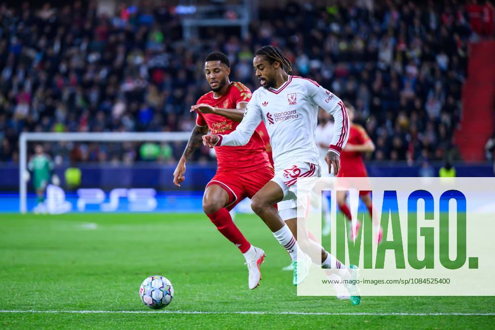SOCCER - UEFA CL, LASK vs Liverpool LINZ,AUSTRIA,14.OCT.26 - SOCCER - UEFA Champions League, Linzer ASK vs Liverpool FC. Image shows Bradley Barcola (Liverpool) and Xavier Mbuyamba (LASK). GEPAxpictures xChristianxMoser
