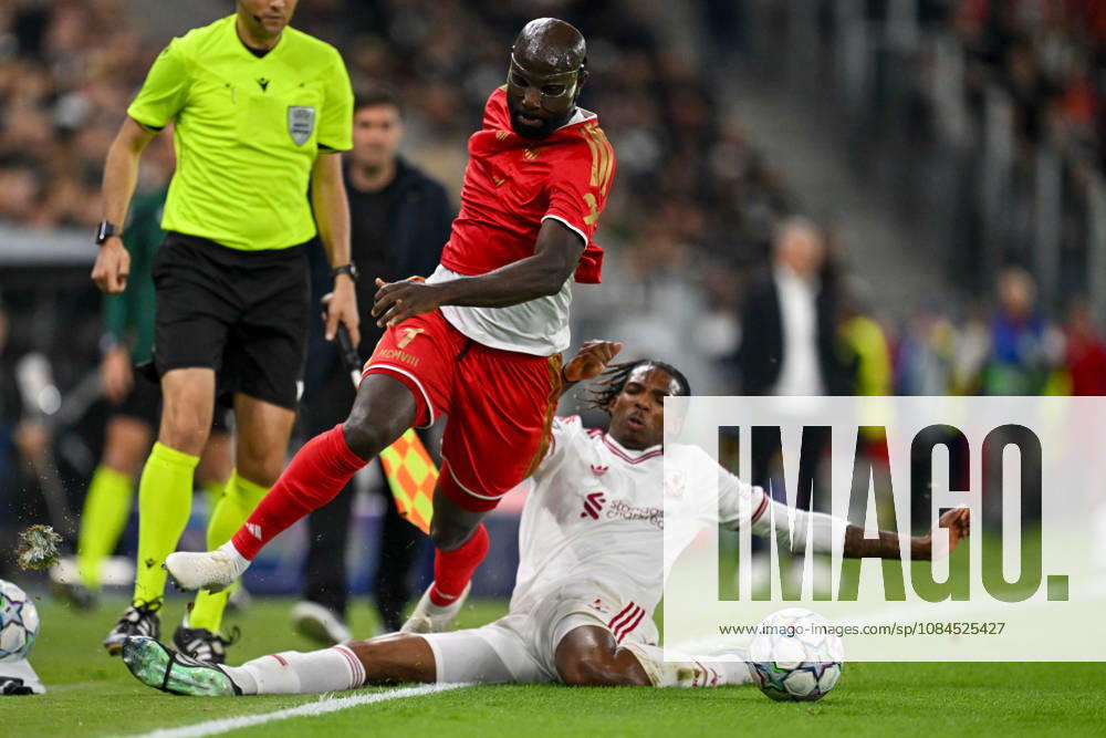 SOCCER - UEFA CL, LASK vs Liverpool LINZ,AUSTRIA,14.OCT.26 - SOCCER - UEFA Champions League, Linzer ASK vs Liverpool FC. Image shows Samuel Adeniran (LASK) and Jeremy Jacquet (Liverpool). GEPAxpictures Retkoceri