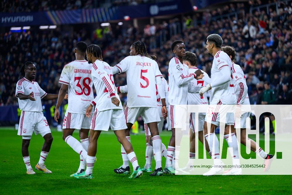 SOCCER - UEFA CL, LASK vs Liverpool LINZ,AUSTRIA,14.OCT.26 - SOCCER - UEFA Champions League, Linzer ASK vs Liverpool FC. Image shows the rejoicing of Liverpool with Ronald Araujo (Liverpool). GEPAxpictures xChristianxMoser