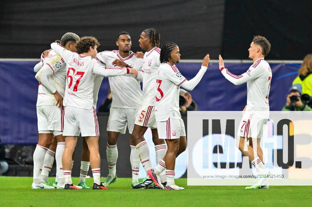 SOCCER - UEFA CL, LASK vs Liverpool LINZ,AUSTRIA,14.OCT.26 - SOCCER - UEFA Champions League, Linzer ASK vs Liverpool FC. Image shows the rejoicing of Liverpool. GEPAxpictures Retkoceri