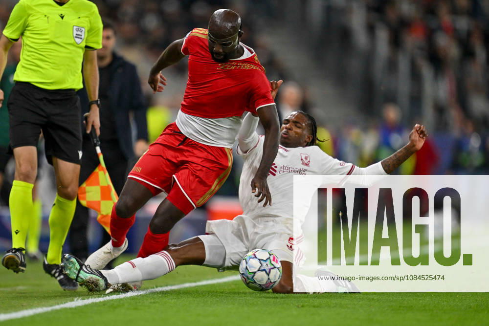 SOCCER - UEFA CL, LASK vs Liverpool LINZ,AUSTRIA,14.OCT.26 - SOCCER - UEFA Champions League, Linzer ASK vs Liverpool FC. Image shows Samuel Adeniran (LASK) and Jeremy Jacquet (Liverpool). GEPAxpictures Retkoceri