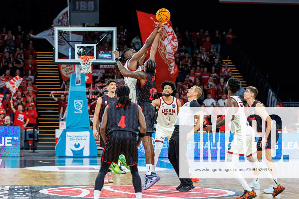 Jean-Marc Pansa (UCAM Murcia, 20), Hason Ward (BMA365 Bamberg Baskets, 20), BMA365 Bamberg Baskets vs. UCAM Murcia, Basketball, Basketball Champions League, 3. Spieltag, 14.10.2026 BMA365 Bamberg Baskets vs. UCAM Murcia, Basketball, Basketball Champions League, 3. Spieltag, 14.10.2026 Bamberg