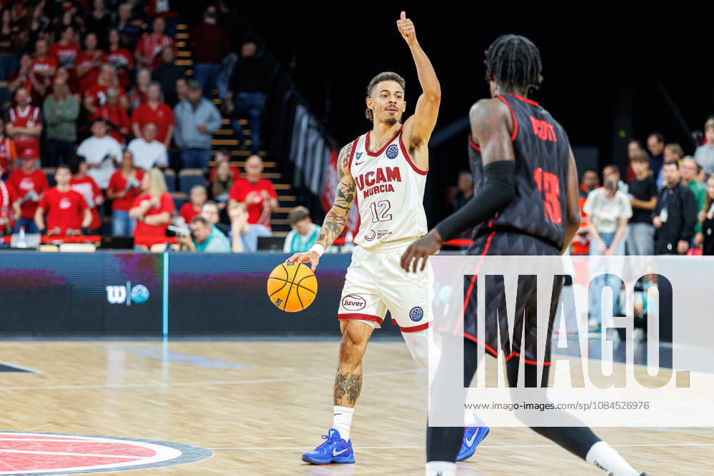 Jonah Radebaugh (UCAM Murcia, 12), Trevon Scott (BMA365 Bamberg Baskets, 13), BMA365 Bamberg Baskets vs. UCAM Murcia, Basketball, Basketball Champions League, 3. Spieltag, 14.10.2026 BMA365 Bamberg Baskets vs. UCAM Murcia, Basketball, Basketball Champions League, 3. Spieltag, 14.10.2026 Bamberg