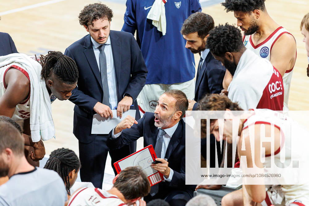 Sito Alonso (UCAM Murcia, Trainer), Team, Mannschaft, Auszeit, BMA365 Bamberg Baskets vs. UCAM Murcia, Basketball, Basketball Champions League, 3. Spieltag, 14.10.2026 BMA365 Bamberg Baskets vs. UCAM Murcia, Basketball, Basketball Champions League, 3. Spieltag, 14.10.2026 Bamberg
