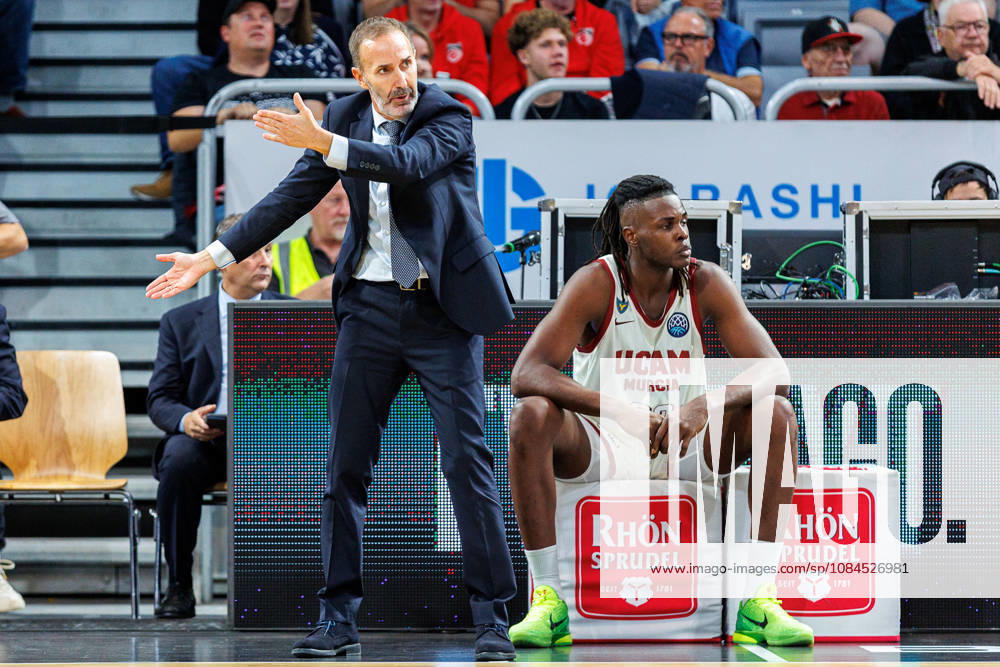 Sito Alonso (UCAM Murcia, Trainer), Jean-Marc Pansa (UCAM Murcia, 20), BMA365 Bamberg Baskets vs. UCAM Murcia, Basketball, Basketball Champions League, 3. Spieltag, 14.10.2026 BMA365 Bamberg Baskets vs. UCAM Murcia, Basketball, Basketball Champions League, 3. Spieltag, 14.10.2026 Bamberg