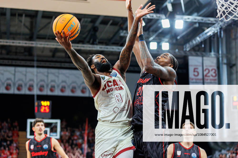 Howard Sant-Roos (UCAM Murcia, 08), Hason Ward (BMA365 Bamberg Baskets, 20), BMA365 Bamberg Baskets vs. UCAM Murcia, Basketball, Basketball Champions League, 3. Spieltag, 14.10.2026 BMA365 Bamberg Baskets vs. UCAM Murcia, Basketball, Basketball Champions League, 3. Spieltag, 14.10.2026 Bamberg