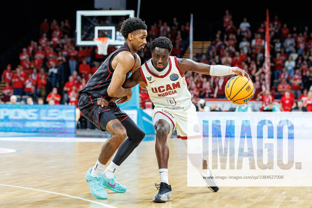 Mylik Wilson (BMA365 Bamberg Baskets, 10), Souley Boum (UCAM Murcia, 00), BMA365 Bamberg Baskets vs. UCAM Murcia, Basketball, Basketball Champions League, 3. Spieltag, 14.10.2026 BMA365 Bamberg Baskets vs. UCAM Murcia, Basketball, Basketball Champions League, 3. Spieltag, 14.10.2026 Bamberg