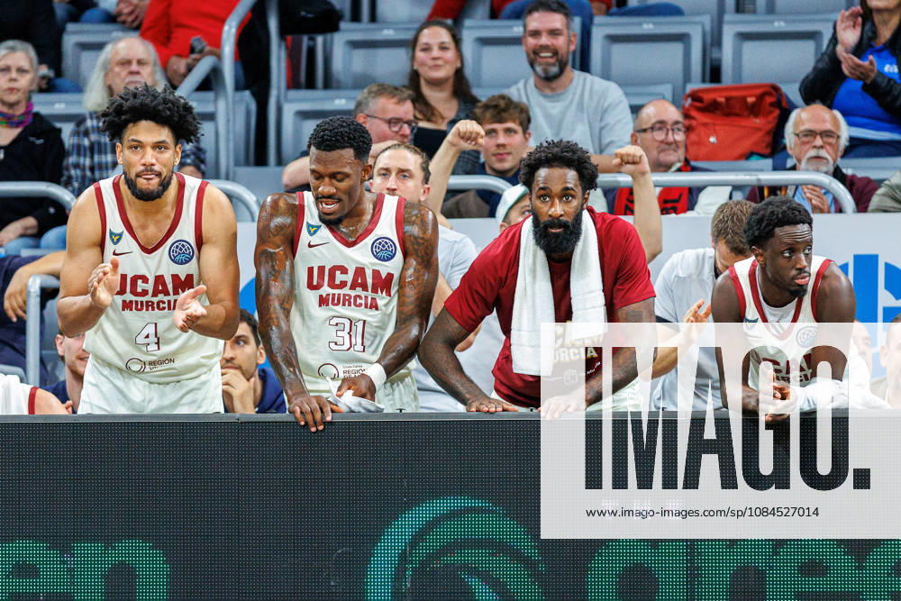Kaiser Gates (UCAM Murcia, 04), Dylan Ennis (UCAM Murcia, 31), Howard Sant-Roos (UCAM Murcia, 08), Souley Boum (UCAM Murcia, 00), Team, Mannschaft, jubelt, Jubel, positive Emotionen, positive Emotion, BMA365 Bamberg Baskets vs. UCAM Murcia, Basketball, Basketball Champions League, 3. Spieltag, 14.10.2026 BMA365 Bamberg Baskets vs. UCAM Murcia, Basketball, Basketball Champions League, 3. Spieltag, 14.10.2026 Bamberg