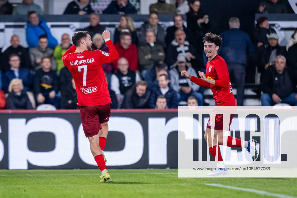 (L-R) Oscar Schoenfelder (SSV Jahn Regensburg, 07) (Torschuetze) und Nicolas Oliveira (SSV Jahn Regensburg, 25) jubeln ueber das Tor zum 0:2 GER, SC Verl vs. SSV Jahn Regensburg, Fussball, 3. Liga, 9. Spieltag, Spielzeit 2026 2027, 14.10.2026 DFL Regulations prohibit any use of photographers as image sequences and or quasi-video. GER, SC Verl vs. SSV Jahn Regensburg, Fussball, 3. Liga, 9. Spieltag, Spielzeit 2026 2027, 14.10.2026 Verl