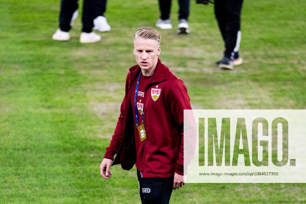 Champions League, 2. Spieltag, Å K Slovan Bratislava vs. VfB Stuttgart im Å tadion Tehelnà pole Narodný futbalový Å¡tadion Chris Führich (VfB) schaut böse als er den Platz sieht WICHTIGER HINWEIS: Gemäß den Vorgaben des DFB und der DFL ist es untersagt, in dem Stadion und oder vom Spiel angefertigte Fotoaufnahmen in Form von Sequenzbildern und oder videoähnlichen Fotostrecken zu verwerten bzw. verwerten zu lassen.