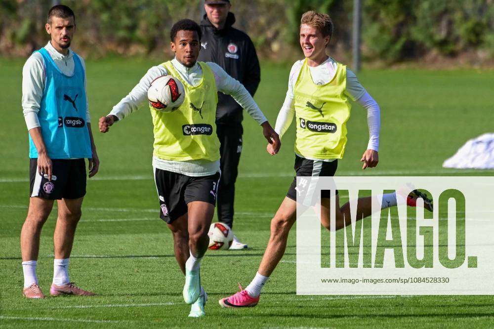 Youssoupha Niang Ahlstrand Erik ( Pauli ) Deutschland , Hamburg , Trainingsgelände an der Kollaustrasse , Fussball , 2. Bundesliga , FC St Pauli