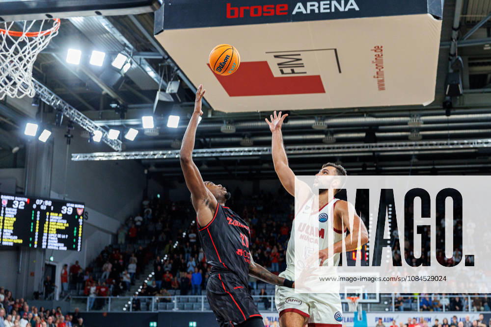 Hason Ward (BMA365 Bamberg Baskets, 20), Emanuel Cate (UCAM Murcia, 15), BMA365 Bamberg Baskets vs. UCAM Murcia, Basketball, Basketball Champions League, 3. Spieltag, 14.10.2026 BMA365 Bamberg Baskets vs. UCAM Murcia, Basketball, Basketball Champions League, 3. Spieltag, 14.10.2026 Bamberg