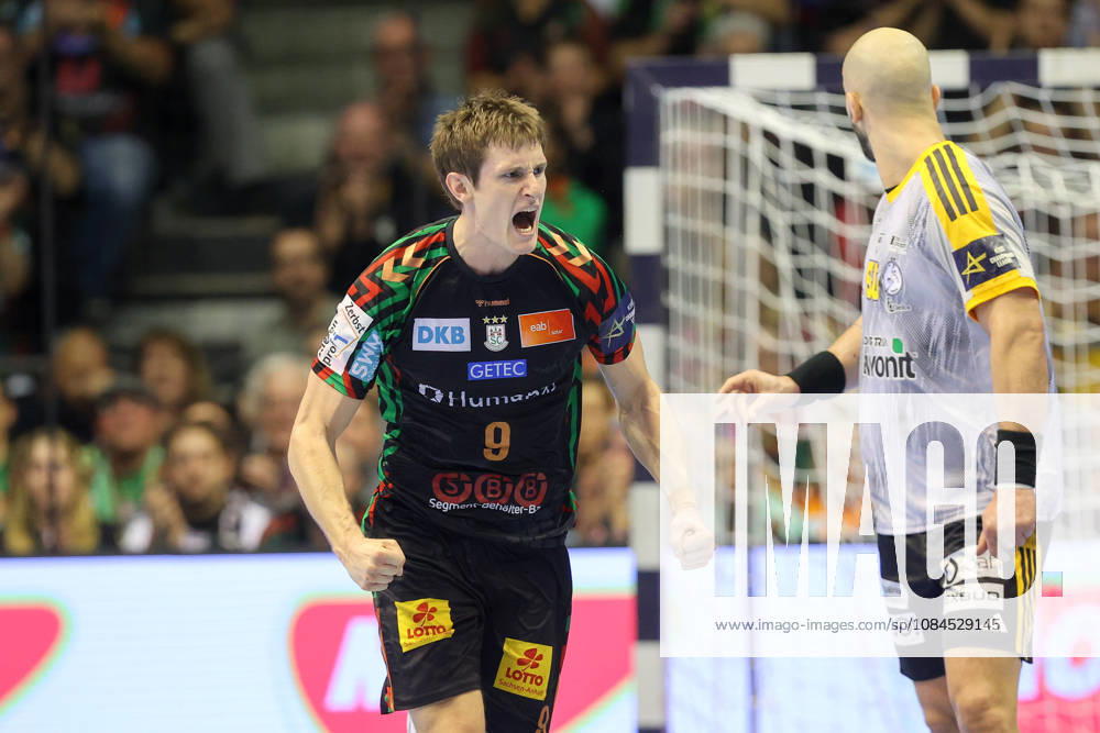 Handball Champions Legaue, SC Magdeburg - Industria Kielce, v.l. Oskar Vind Rasmussen (Magdeburg, 9) Jubel, Torjubel, jubelt ueber das Tor, celebrate the goal, celebration Magdeburg