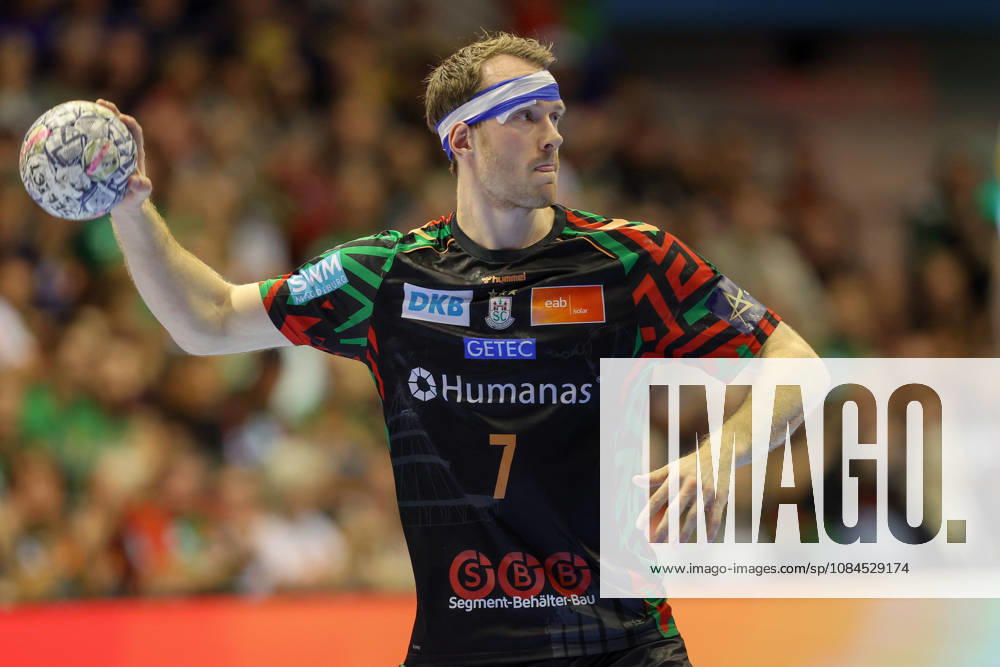 Handball Champions Legaue, SC Magdeburg - Industria Kielce, v.l. Felix Claar (Magdeburg, 7) Verband Kopfverband verletzt Verletzung Magdeburg