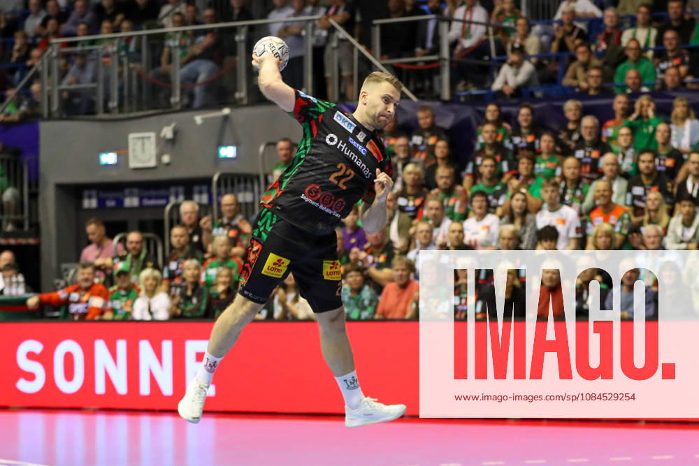Handball EHF Champions League SC Magdeburg - Industria Kielce v.l. Lukas Mertens (Magdeburg, 22) wirft Tor, Torschuetze, erzielt Tor, Treffer, scores the goal Magdeburg