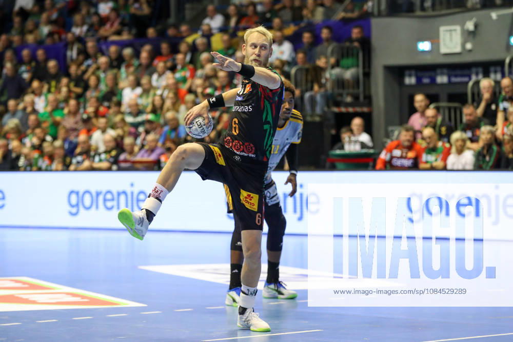 Handball EHF Champions League SC Magdeburg - Industria Kielce v.l. Matthias Musche (Magdeburg, 6) beim Siebenmeter Magdeburg