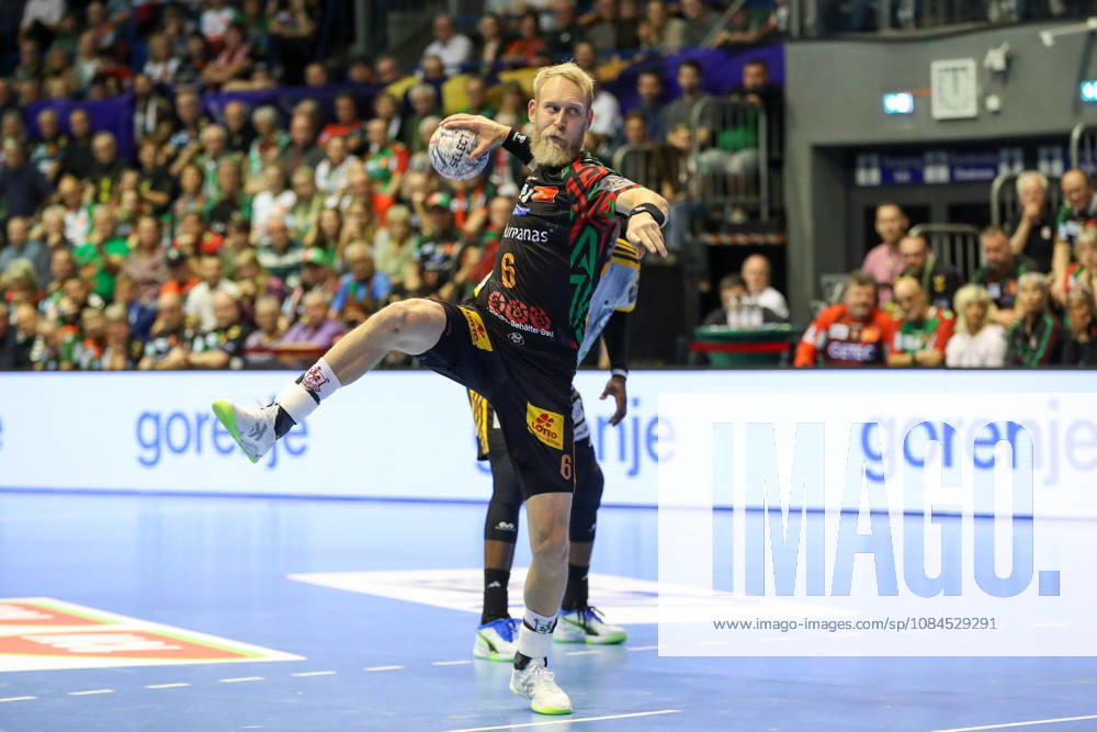 Handball EHF Champions League SC Magdeburg - Industria Kielce v.l. Matthias Musche (Magdeburg, 6) beim Siebenmeter Magdeburg