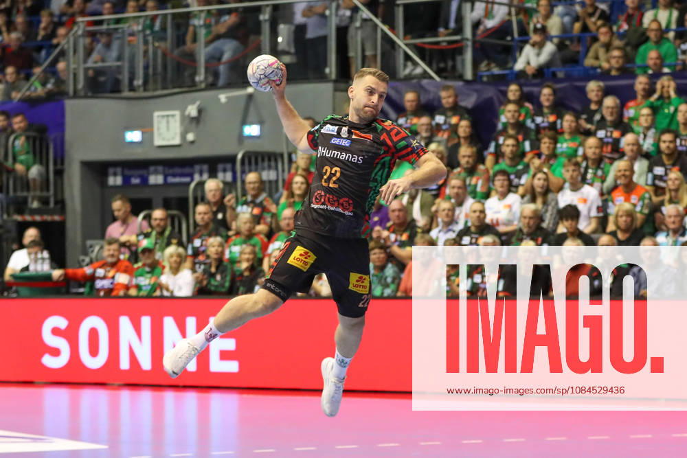 Handball EHF Champions League SC Magdeburg - Industria Kielce v.l. Lukas Mertens (Magdeburg, 22) wirft Tor, Torschuetze, erzielt Tor, Treffer, scores the goal Magdeburg