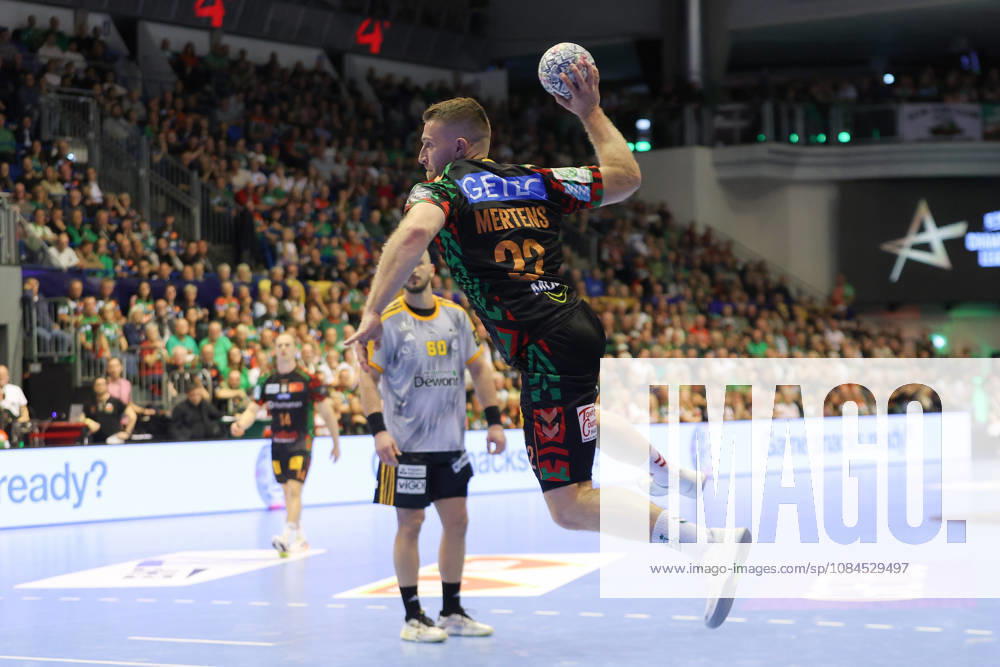 Handball Champions Legaue, SC Magdeburg - Industria Kielce, v.l. Lukas Mertens (Magdeburg, 22) wirft Tor, Torschuetze, erzielt Tor, Treffer, scores the goal Magdeburg