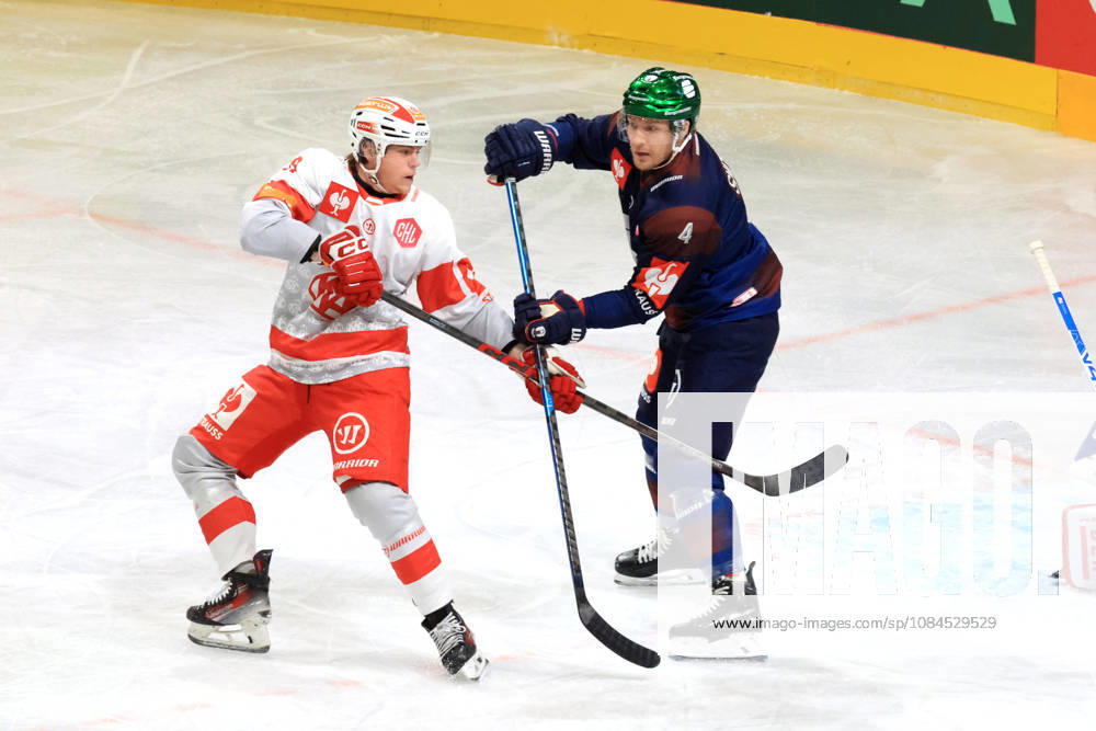 DEU, GER, Eishockey, Champions League, Saison 2026 27, Berlin, Eisbaeren Berlin vs. Klagenfurther AC Adam Smith ( Eisbaeren Berlin 4 )., David Waschnig ( Klagenfurth 19 ) nordphoto GmbH Engler Stadt Wellblechpalast Bundesland Land