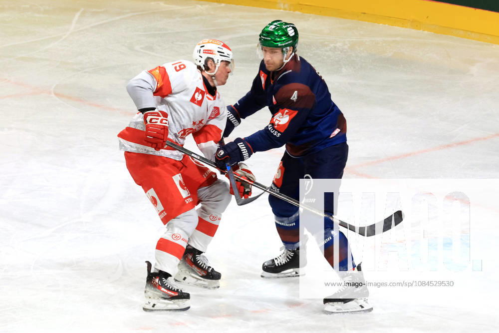 DEU, GER, Eishockey, Champions League, Saison 2026 27, Berlin, Eisbaeren Berlin vs. Klagenfurther AC Adam Smith ( Eisbaeren Berlin 4 )., David Waschnig ( Klagenfurth 19 ) nordphoto GmbH Engler Stadt Wellblechpalast Bundesland Land